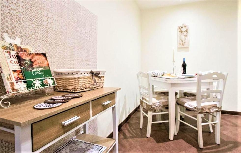 Charming Suite Cavour Heart Of Флоренция Екстериор снимка