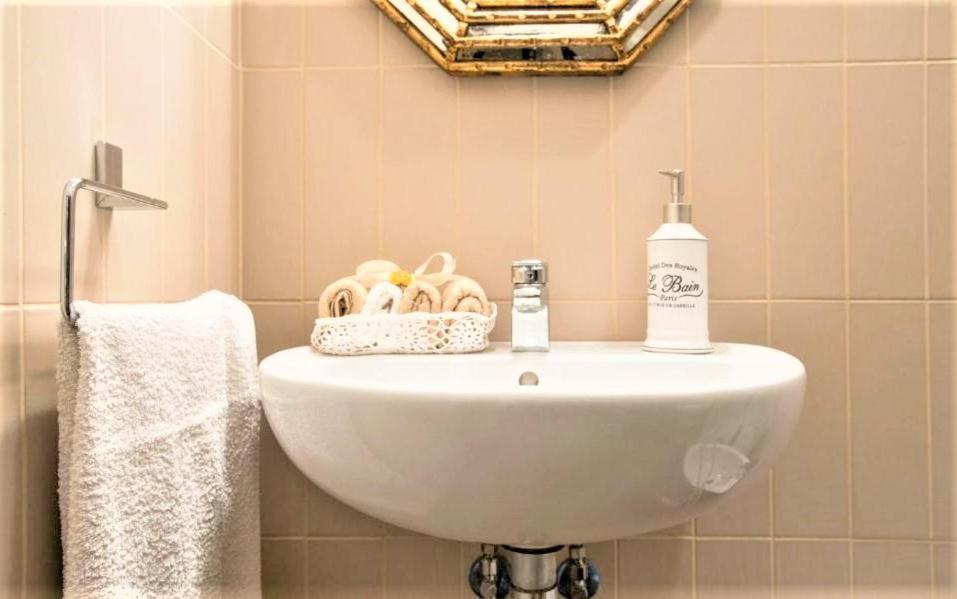 Charming Suite Cavour Heart Of Флоренция Екстериор снимка