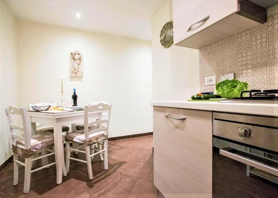 Charming Suite Cavour Heart Of Флоренция Екстериор снимка