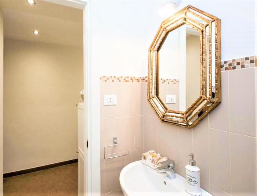 Charming Suite Cavour Heart Of Флоренция Екстериор снимка